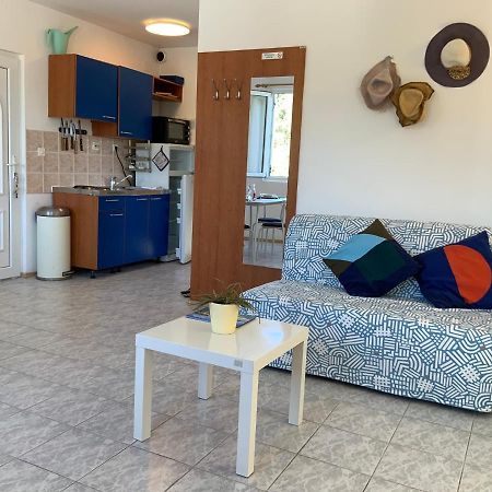 Solenta - Sunny & Bright Apartment Near Beach W Self Checkin Nečujam Exteriér fotografie
