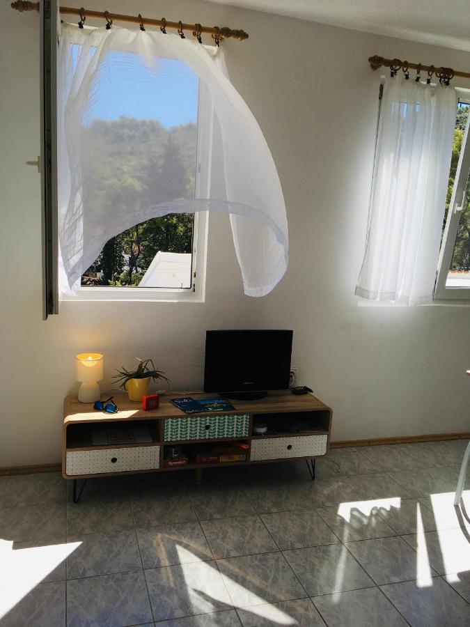 Solenta - Sunny & Bright Apartment Near Beach W Self Checkin Nečujam Exteriér fotografie